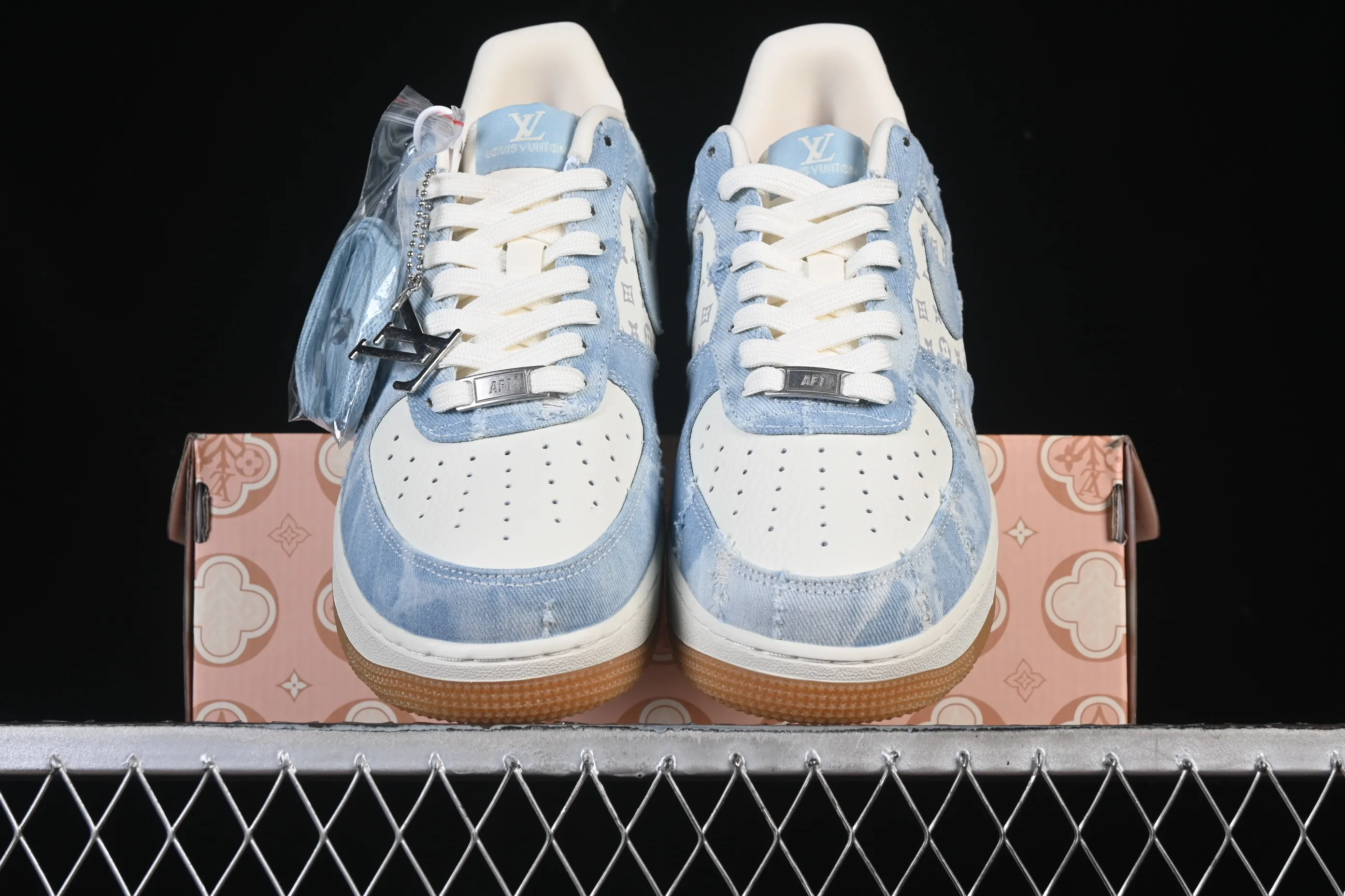 All Categories Nk Air Force 1 Air Force Series Nk Air Force 1 Low Air Force Low Nike Air Force 1'07 Low Levi's White Light Blue Air Force One Low Casual Shoes YF9511-814